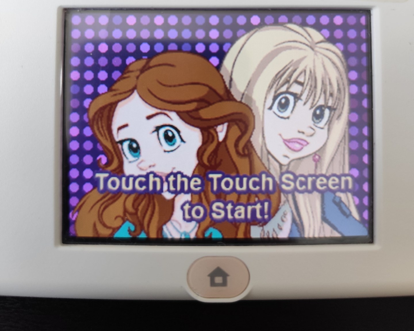Splash screen showing drawings of Miley and Hannah side-by-side. Both are drawn almost caricature-like with exaggerated features. The pointy chins stand out to me.
